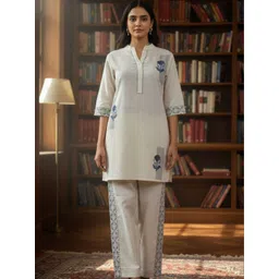 OZIA Ivory Blue Floral Printed Straight Kurta Set With Contrast Border Pants-picture-21