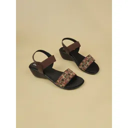 Ozuri Colourblocked Wedge Pumps-picture-40