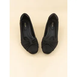 Ozuri Velvet Women Round Toe Block Heel Pumps image 2