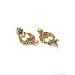 Panash Gold Plated Kundan Studded Maang Tikka & Earrings Set image 4