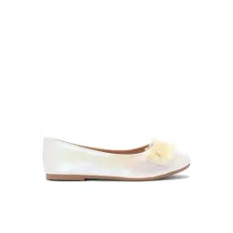 Pantaloons Junior Girls White Ballerina Shoes-picture-44