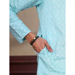 Parrth Enterprisess Men Geometric Printed Thread Work Handloom Kurta image 2