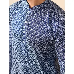 Parrth Enterprisess Men Printed Regular Kurta with Pyjamas image 4