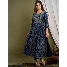 Parth Fab Women Floral Printed Regular Sequinned Kurta with Trousers-picture-12