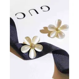 PASU FASHION Gold-Plated Floral Shaped Studs-picture-22