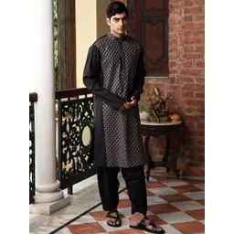 PATR Men Ethnic Motifs Embroidered Straight Kurta with Trousers image 5
