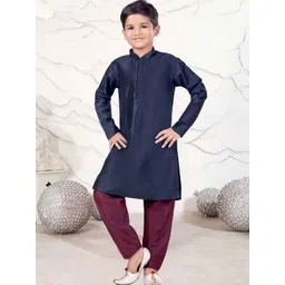 Pehanaava Boys Yoke Design Thread Work Kurta-picture-36