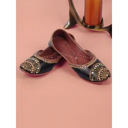 PehnawaCraft Adaa black & Gold Punjabi Casual Jutti for women, Partywear mojari Casuals For Women-picture-15