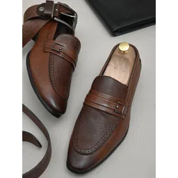 pelle albero Men Brown Textured Leather Formal Slip-Ons-picture-22