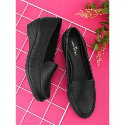 Pelle Albero Women's Black Casual Loafers image 1