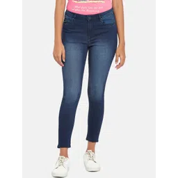 People Women Blue Slim Fit Heavy Fade Crop Jeans-image-31
