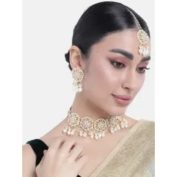 Peora Gold-Plated White Kundan Studded Choker Necklace Dangle Earrings & Maang Tikka Jewellery Set-picture-23