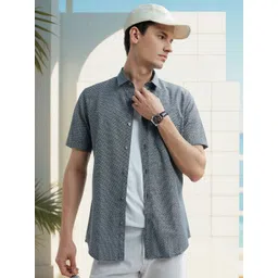 Peter England Casuals Men Slim Fit Spread Collar Geometric Printed Cotton Casual Shirt-picture-37