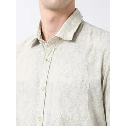 Peter England Casuals Men Spread Collar Solid Cotton Slim Fit Casual Shirt image 2