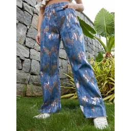 pinacolada Campus Sutra Women Comfort Relaxed Fit Light Fade Stretchable Jeans-picture-19