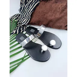 POSTCARD Women Black Solid One Toe Flats-picture-13
