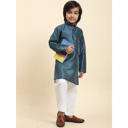 Pro-Ethic STYLE DEVELOPER Boys Striped Embroidered Thread Work Kurta with Pyjamas-picture-30