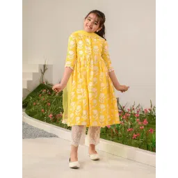 Pspeaches Girls Yellow Cotton Regular Fit Printed Kurta Set-picture-12