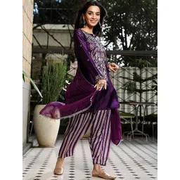 QISSA Floral Printed Notch Neck Straight Kurti & Patiala With Dupatta-picture-23