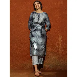 QISSA Women Dyed Regular Kurta with Trousers-picture-21