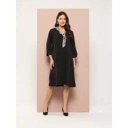 Qurvii Tie-Up Neck Crepe A-Line Dress-picture-26