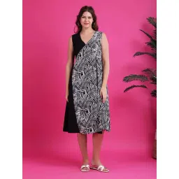 Qurvii White & Black Regular Fit Printed Dress-image-32