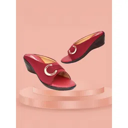 RACECOURSE Women Solid Open Toe Wedge Heel Sandals-picture-24