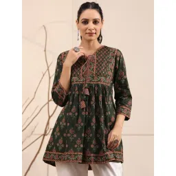 Rain and Rainbow Green Cotton Printed A Line Short Kurti-picture-38