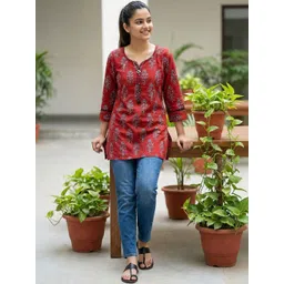 Rajnandini Botanical Printed V-Neck Pure Cotton Kurti-picture-30