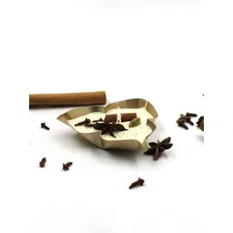 RANDOM Gold-Toned & Brown 3 Leaf Patchouli Fragrant Urli Soy Wax Candle-picture-17