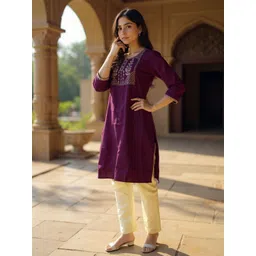 Rangita Floral Embroidered Round Neck Straight Kurta-picture-27