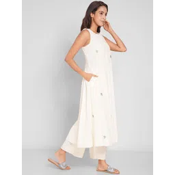 RANGMANCH BY PANTALOONS Women Floral Embroidered Regular Thread Work Kurta with Trousers image 3