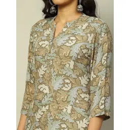 Rangriti Women Printed Sequinned Kurta image 2