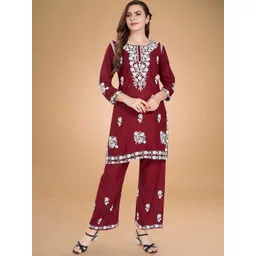 Rani Saahiba Women Floral Embroidered Regular Chikankari Kurta with Trousers-picture-29