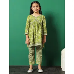 READIPRINT FASHIONS Kids Green Floral Print Anarkali Kurti with Pants-picture-36