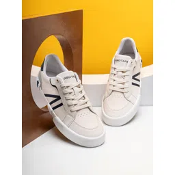 Red Tape Men Textured Contrast Sole Lace-Ups Sneakers image 1