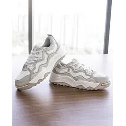 red tape Women Regular Fit Lace-Up Casual Shoes-picture-19