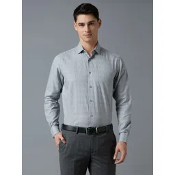 Reid & Taylor Men India Slim Fit Spread Collar Geometric Printed Cotton Formal Shirt-picture-12