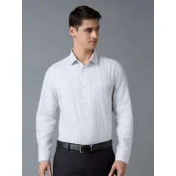 Reid & Taylor Men India Slim Fit Spread Collar Vertical Striped Cotton Formal Shirt-picture-19