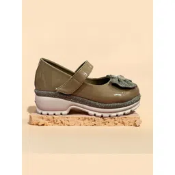 RJ FOOTWEAR Girls Textured Fashion-picture-56