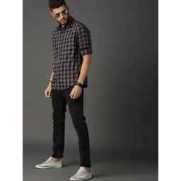 Roadster Men Black & Red Yarn Dyed Checked Casual Sustainable Shirt-picture-12