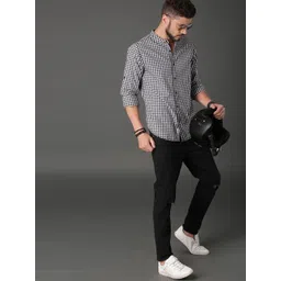 Roadster Men Black & White Checked Pure Cotton Casual Sustainable Shirt-picture-25
