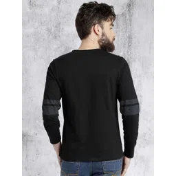 Roadster Men Black Solid T-shirt image 3