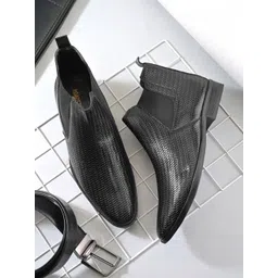 Roadster Men Black Textured Chelsea Boots-picture-41