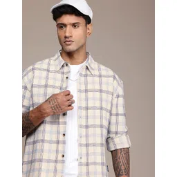 Roadster Men Checked Relaxed Fit Casual Shirt-picture-21