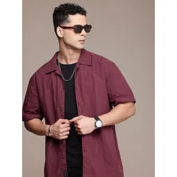 Roadster Men Cuban Collar Seersucker Relaxed Fit Pure Cotton Casual Shirt-picture-37