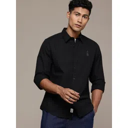 roadster Men Regular Fit Solid Party Shirt-picture-17