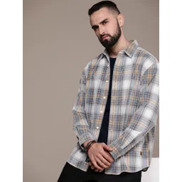 Roadster Men Relaxed Checked Pure Cotton Casual Shirt-picture-16
