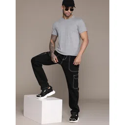 Roadster Men Relaxed Fit Stretchable Cargo Jeans-picture-32