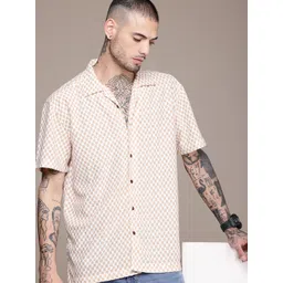 Roadster Men RMS HS RELAXED CAMP NOVELTY Checked Casual Shirt-picture-23